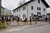 Maibaumaufstellen in Soyen am 30.04.2022