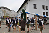 Maibaumaufstellen in Soyen am 30.04.2022