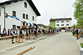 Maibaumaufstellen in Soyen am 30.04.2022