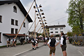 Maibaumaufstellen in Soyen am 30.04.2022