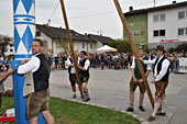 Maibaumaufstellen in Soyen am 30.04.2022